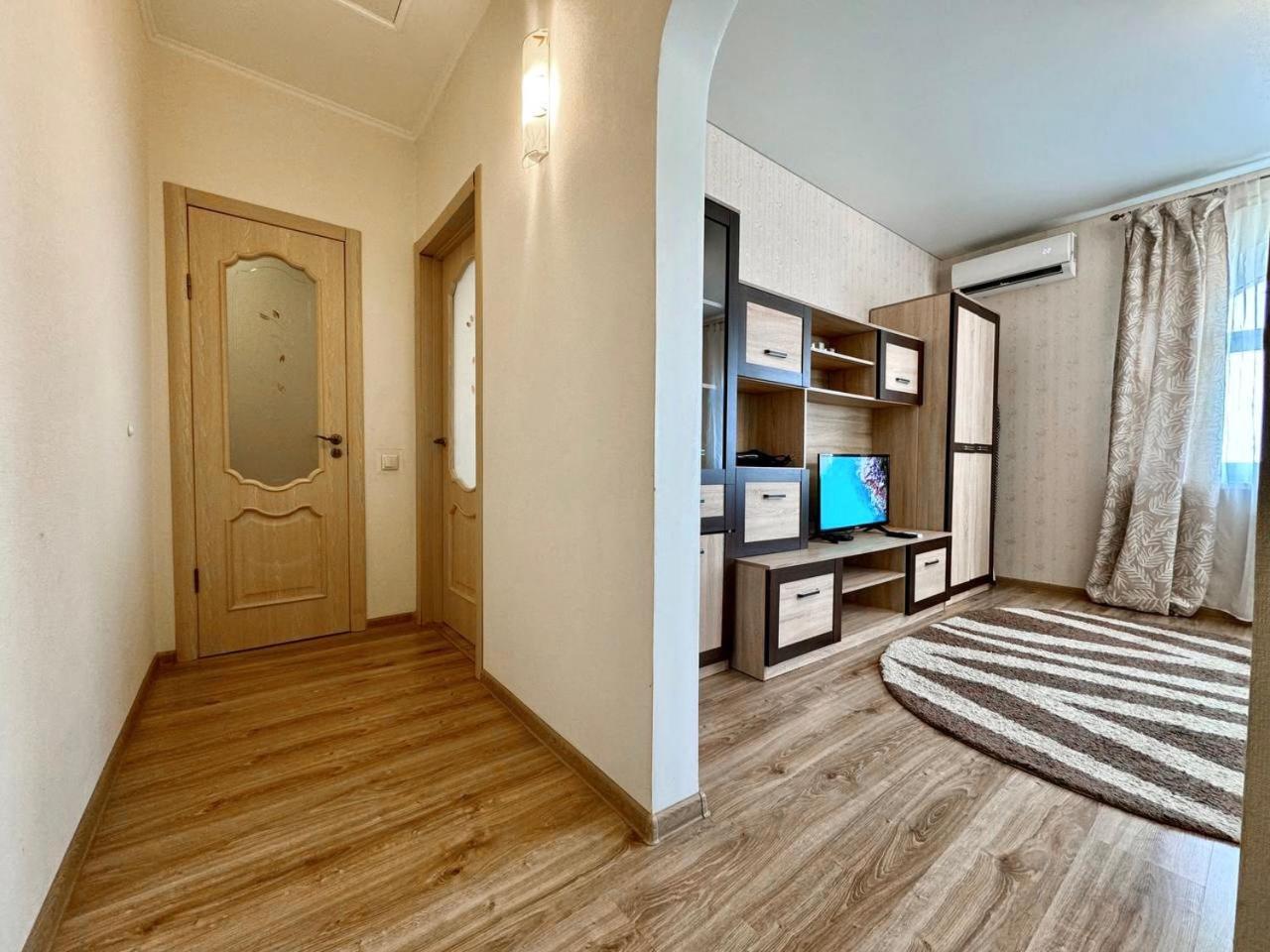 НОВЫЙ дом, в самом ЦЕНТРЕ, свежий ремонт Полтава Екстер'єр фото